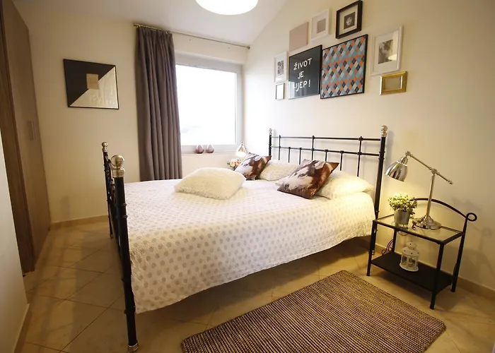 아파트 Marer 트로기르